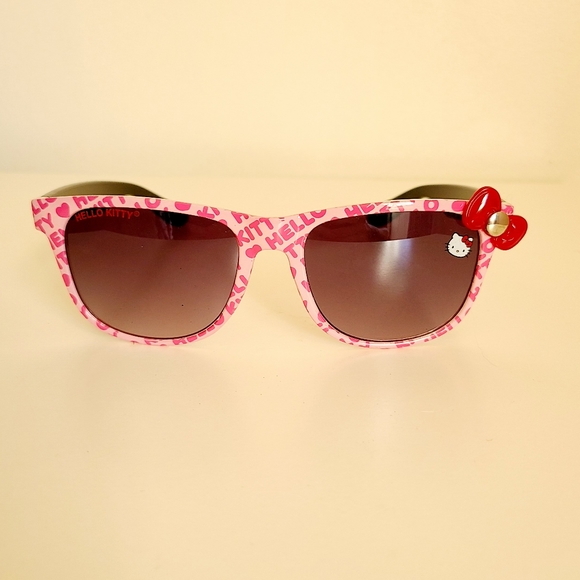 Hello Kitty Sunglasses - Picture 4 of 4